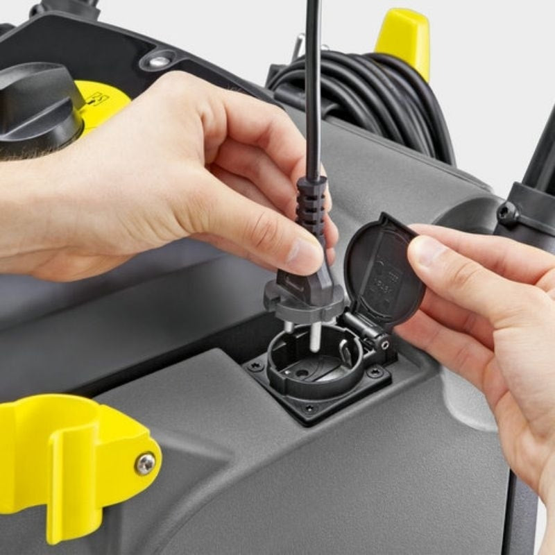 Karcher Puzzi 30/4 Spray-Extraction Cleaner